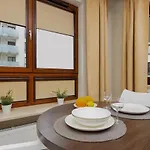 Gieldowa 4 By Renters Apartman